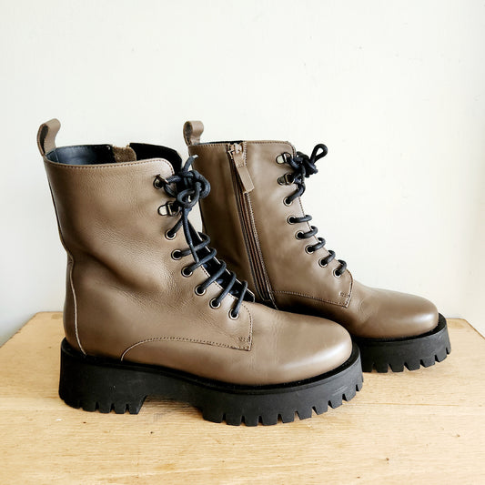 M. Gemi The Bendetta Boots with Lug Soles - size 39