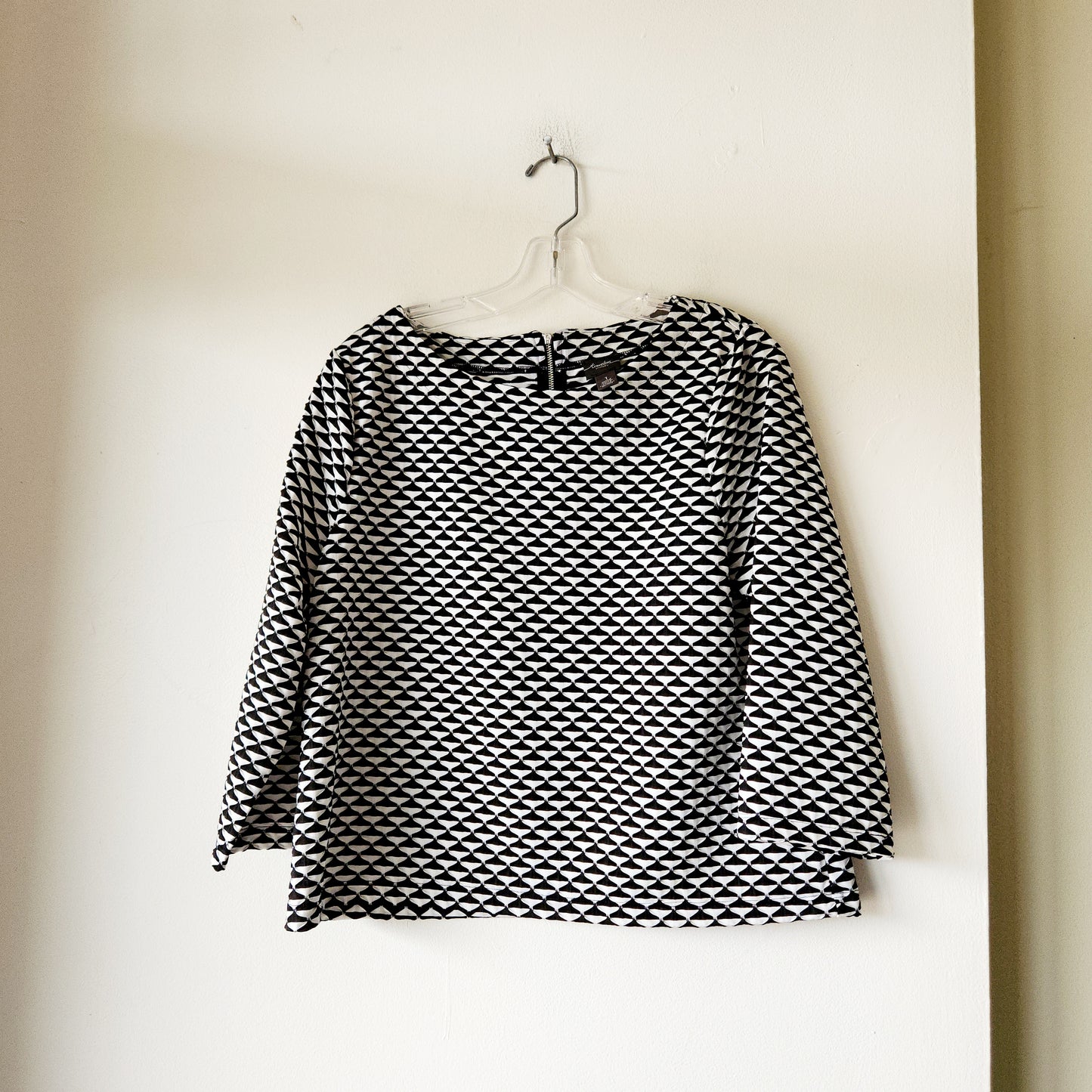 Travelers by Chico's Crop Fit Textured Top - size 8