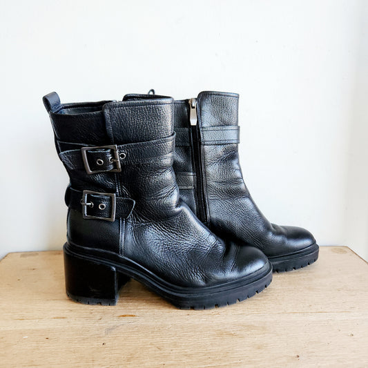 Naturalizer Black Leather Heeled Boots with Buckles - size 7.5