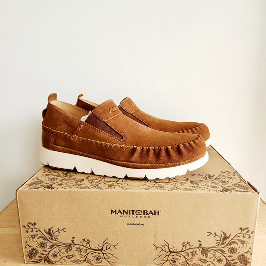 Manitobah Boreal Moccasins - size Men's 9 - New
