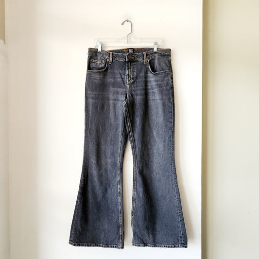 BDG Flare Jeans - size 32