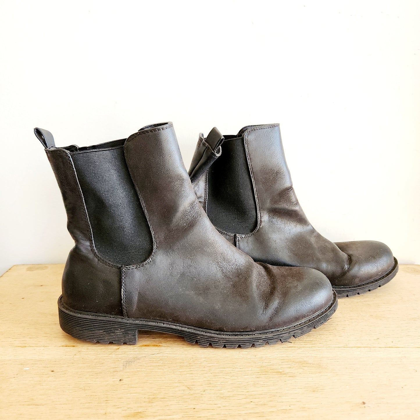 LOFT Vegan Leather Chelsea Boots - size 9