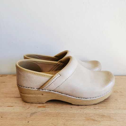 Dansko Closed Back Clogs - size 37