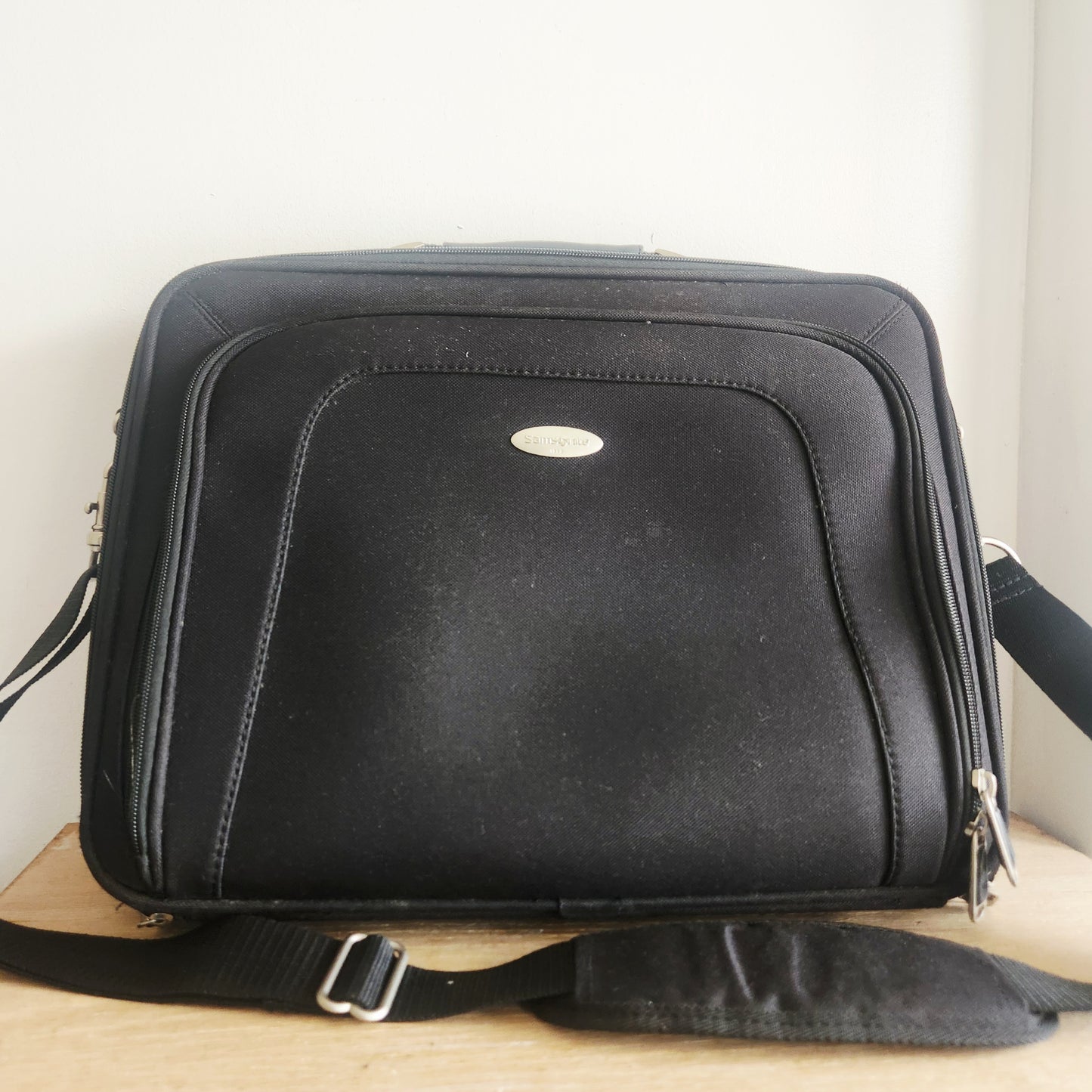 Samsonite Laptop Case Shoulder Bag Fits 16"