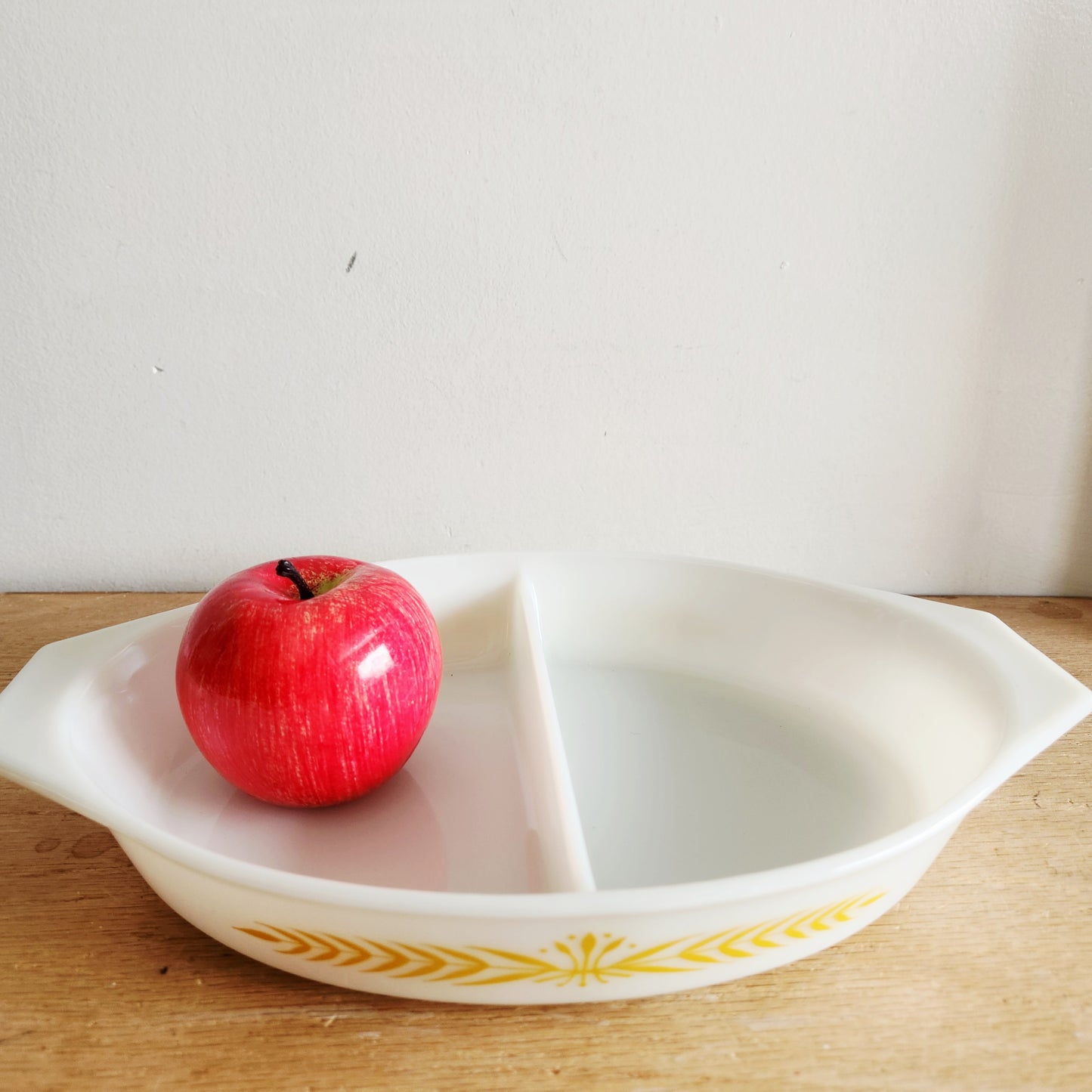 Vintage Royal Wheat Pyrex Casserole Dish 1.5QT