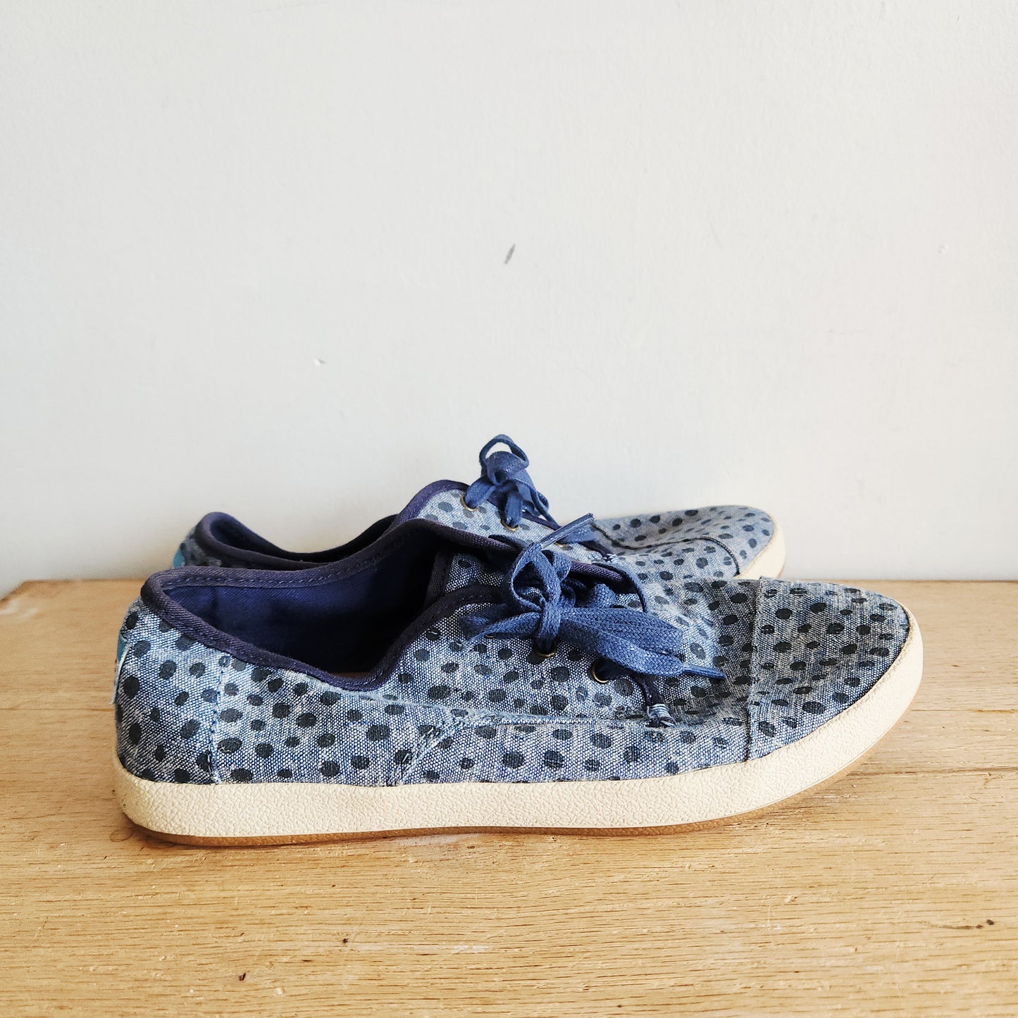 Tom's Lightweight Sneakers - size 8.5