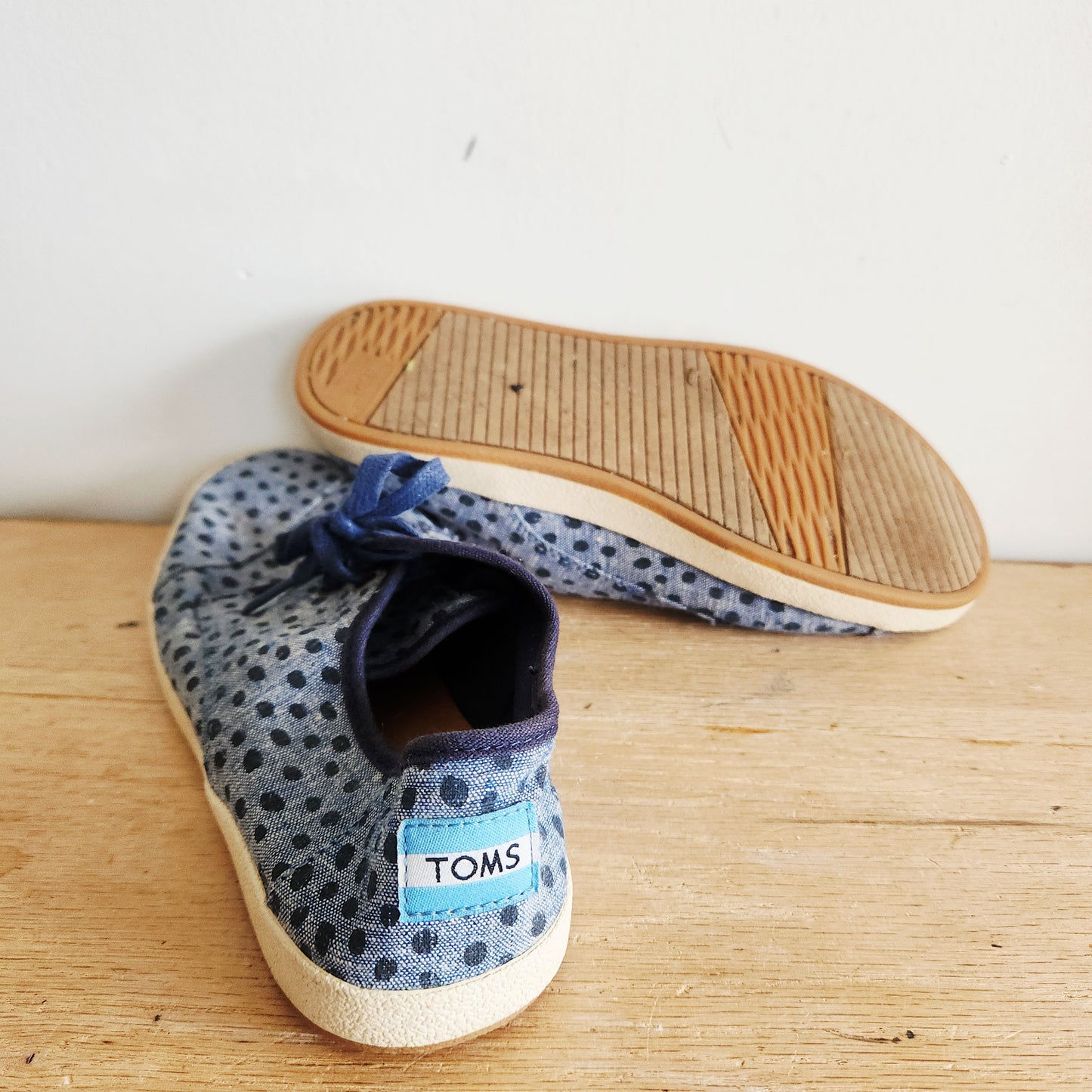 Tom's Lightweight Sneakers - size 8.5