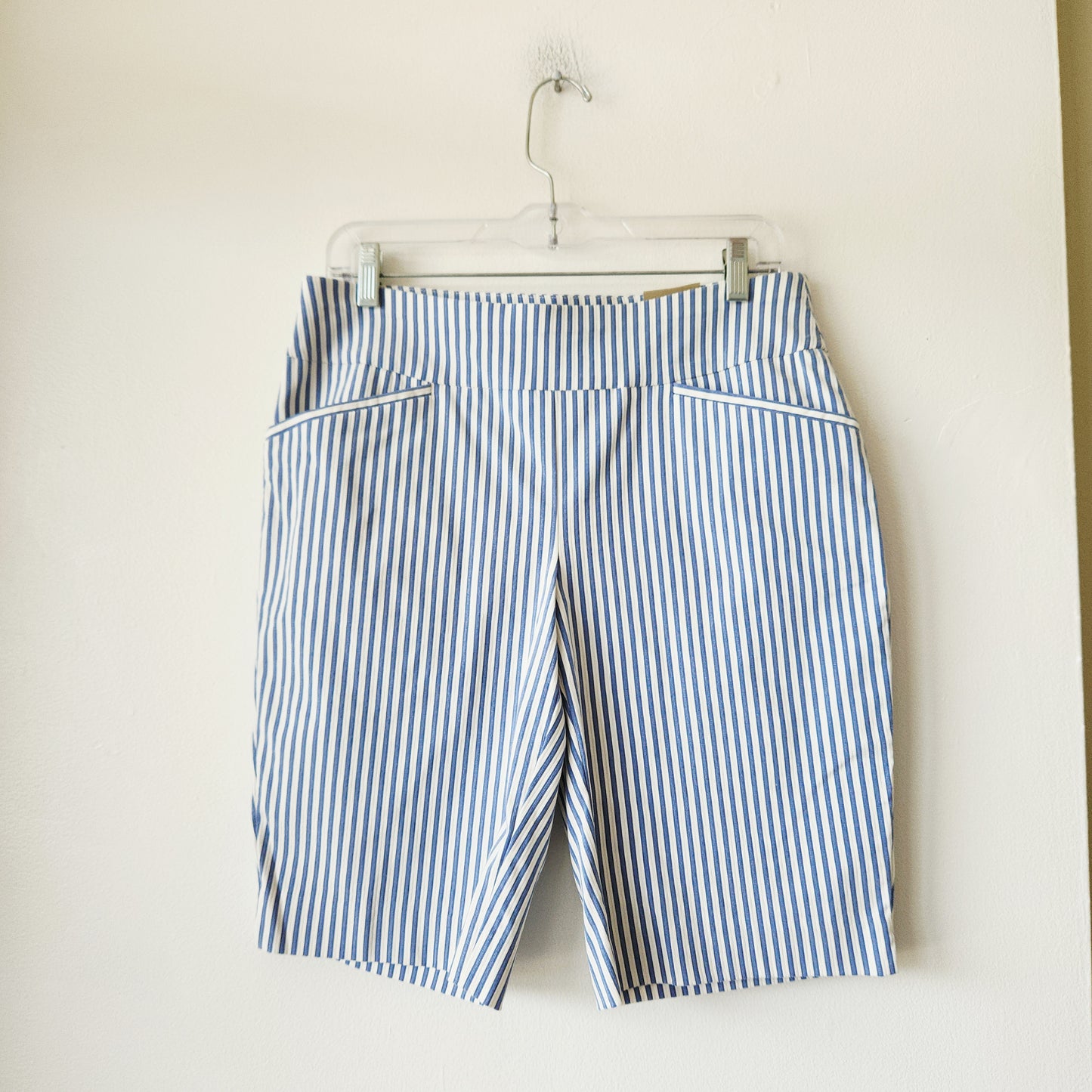 Chico's Perfect Stretch Josie 10" Shorts - size 6 - New