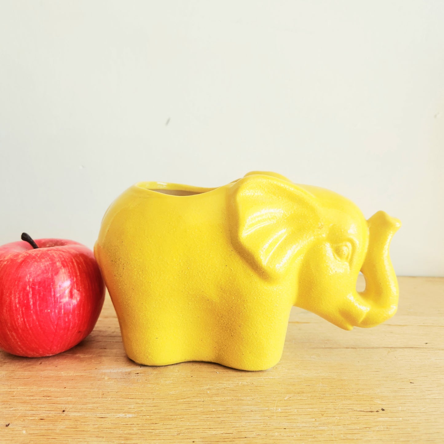 Liv & Skye 7" Elephant Scented Candle Figurine