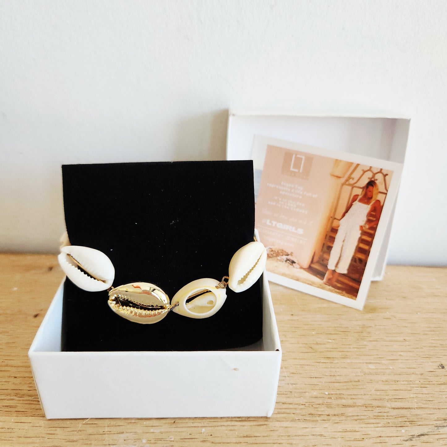 Logan Tay Puka Shell Bracelet - New