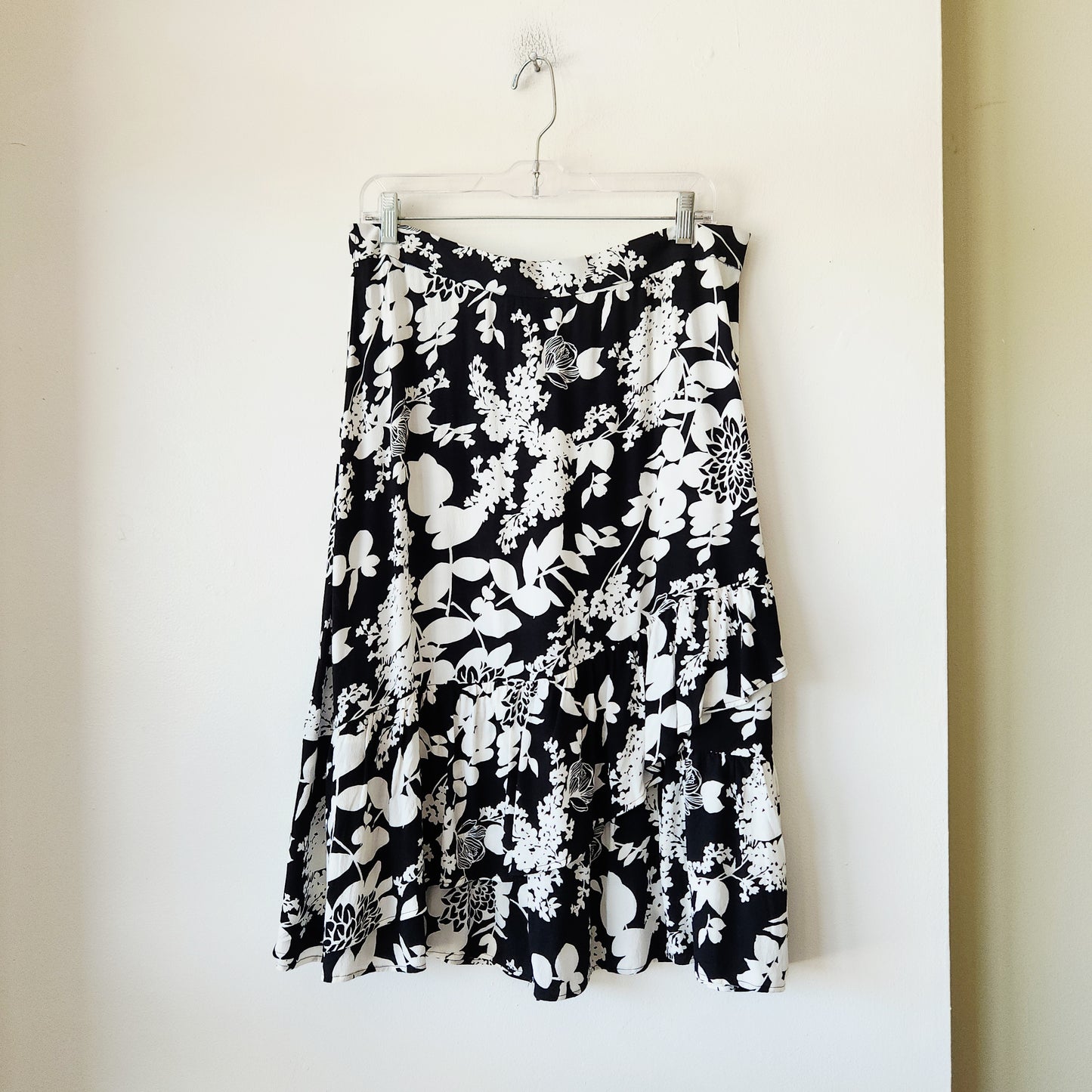 Talbots Black & White Skirt with Ruffle Detail - L
