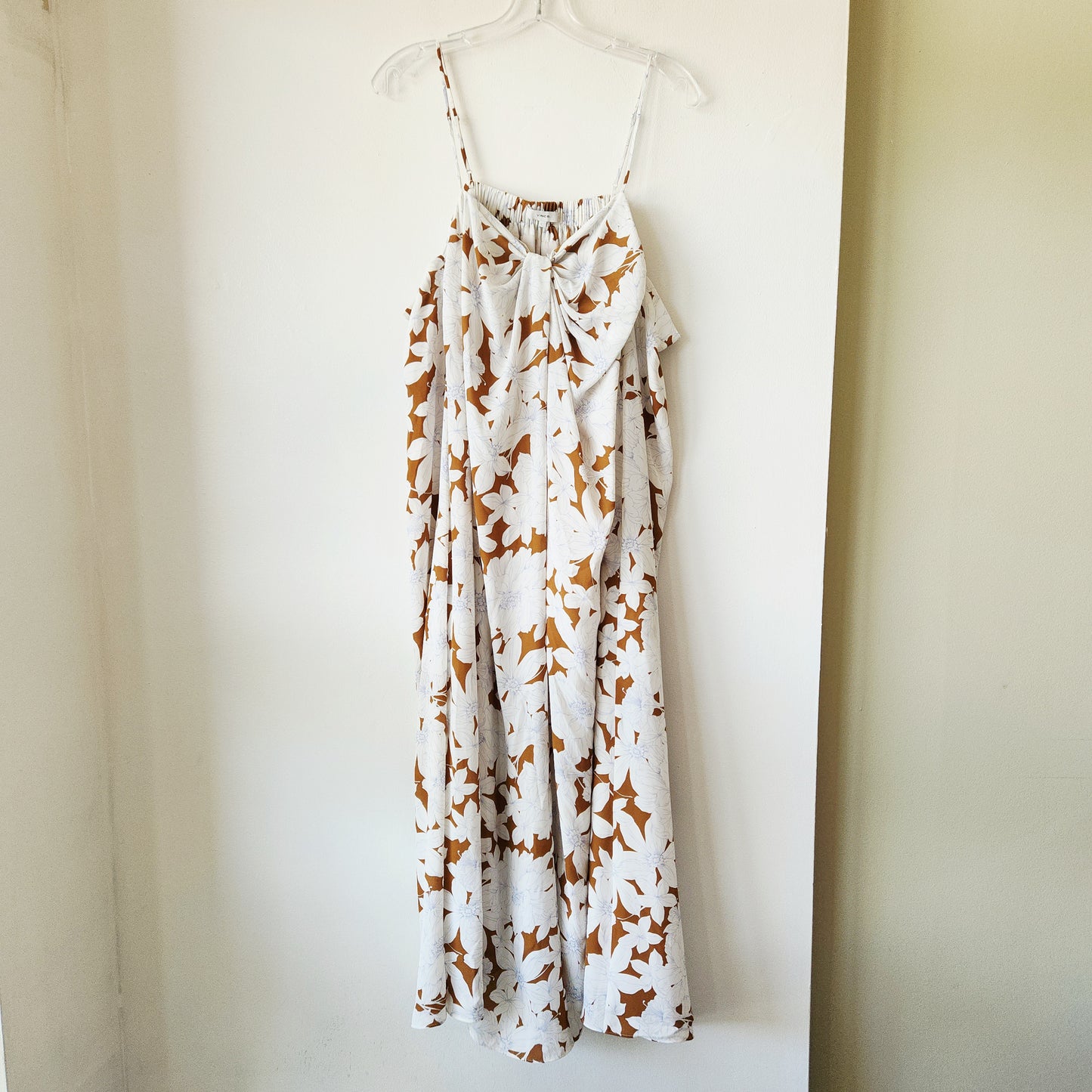 Vince. Flowy Sundress with Twist Detail at Neckline - L