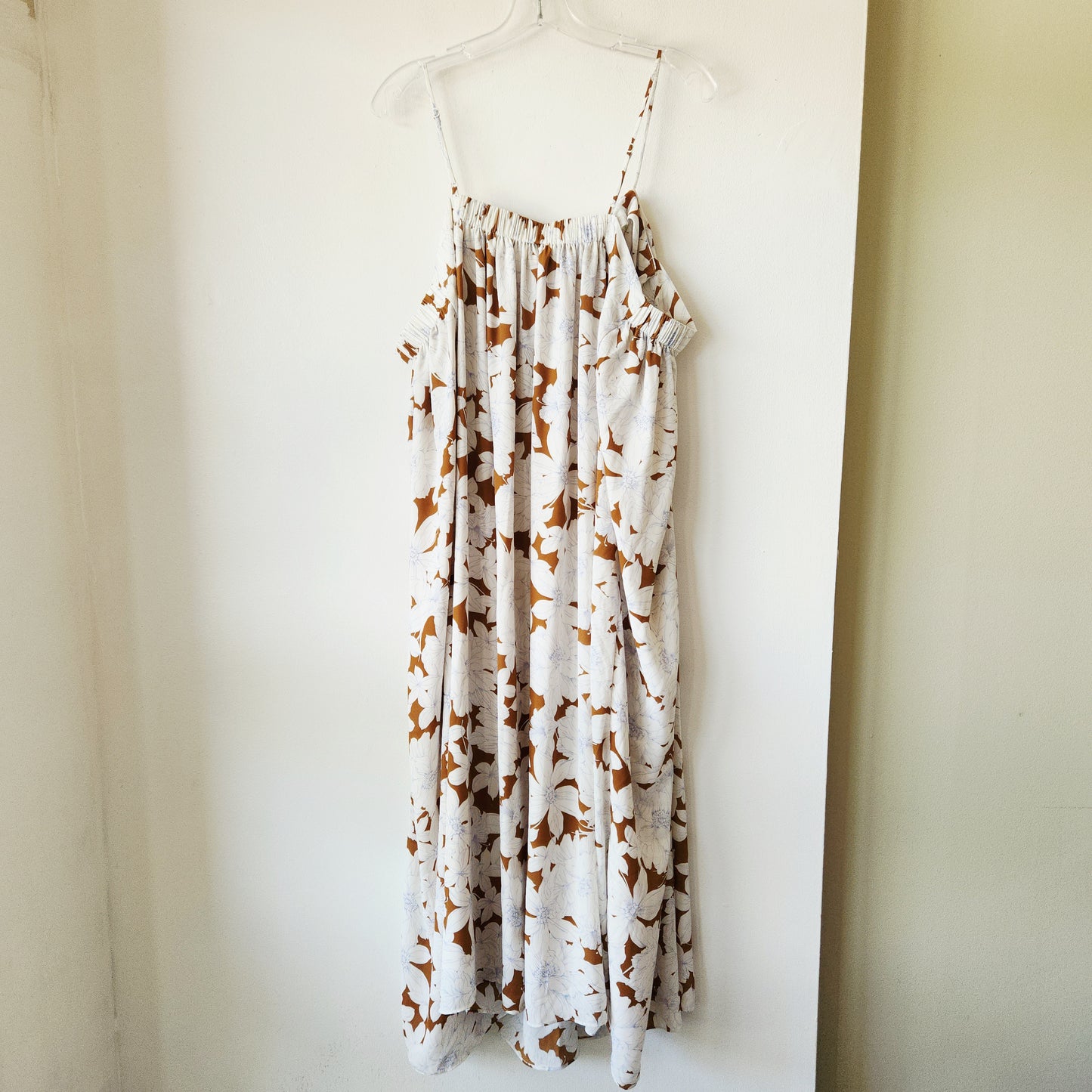 Vince. Flowy Sundress with Twist Detail at Neckline - L