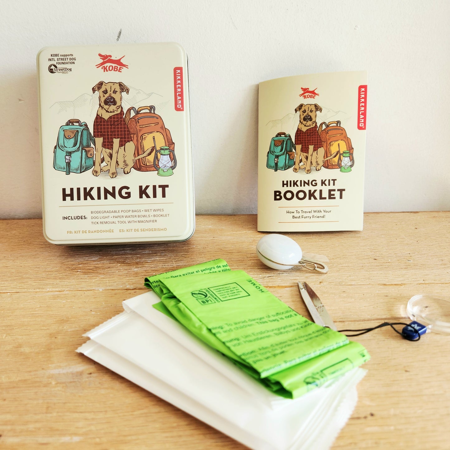 Kikkerland Design Kobe Hiking Dog Kit