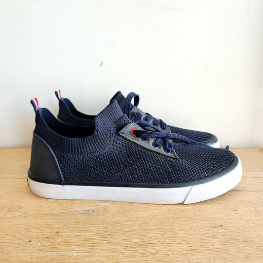 Tommy Bahama Woven Navy Sneakers - size 9.5
