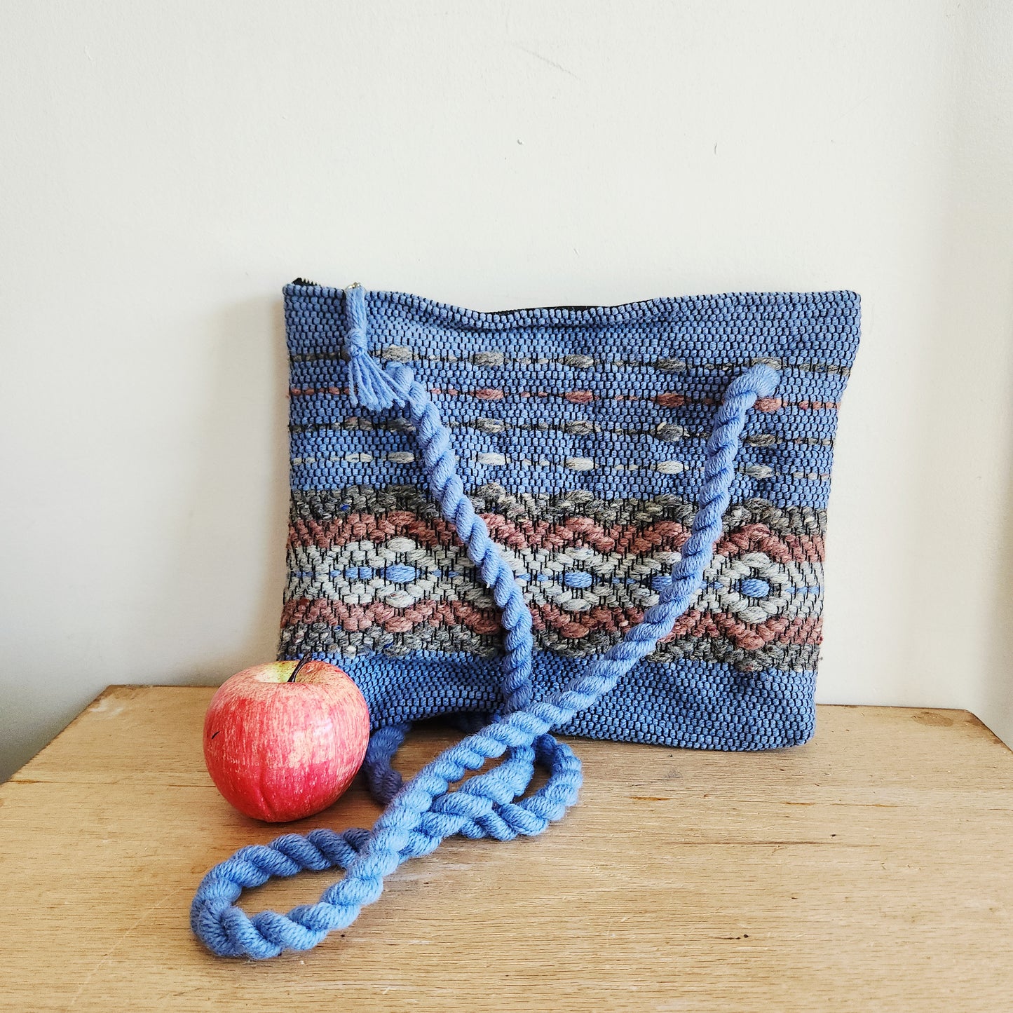 Vintage Woven Zip Top Tote