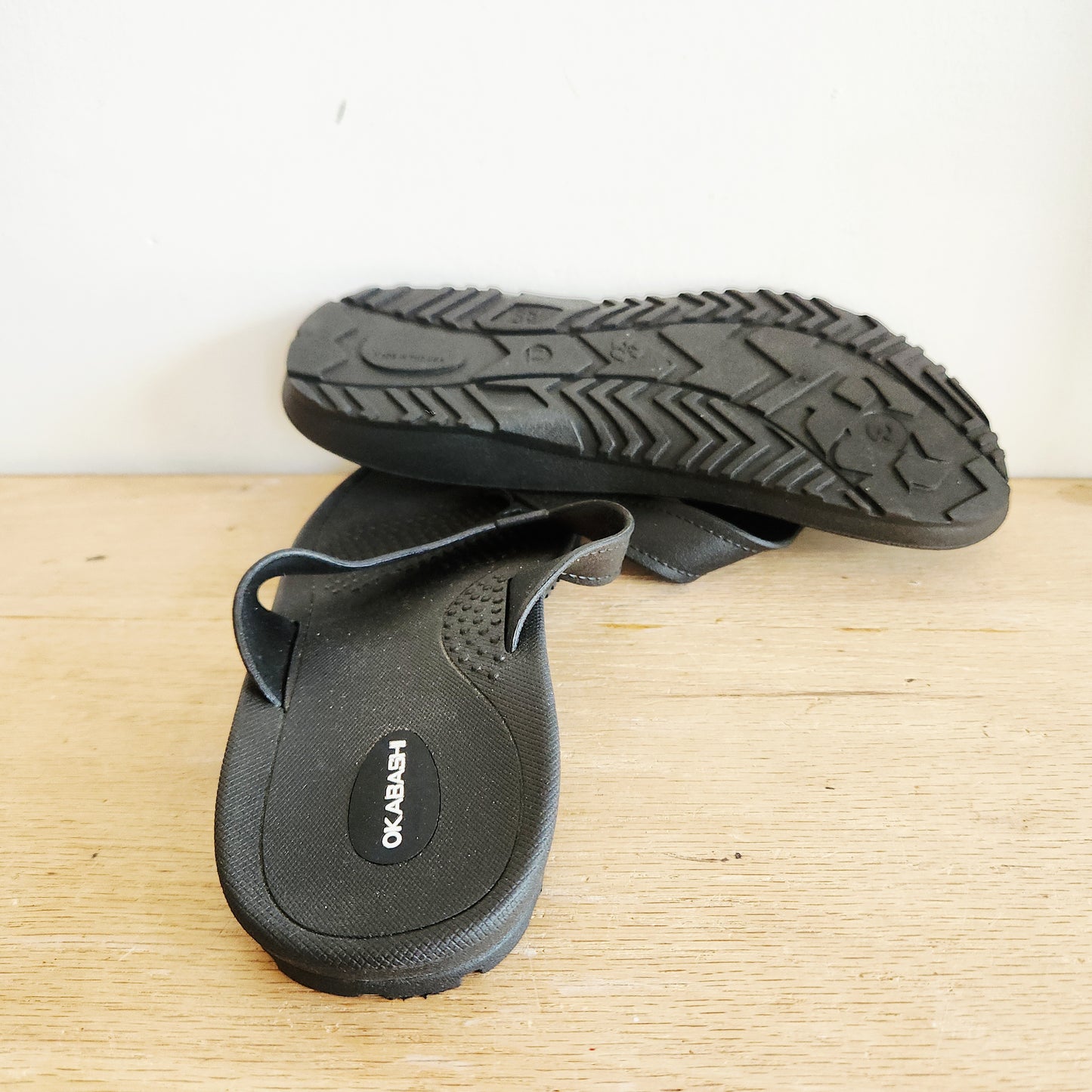 Okabashi Black Flip Flops - size 9/10