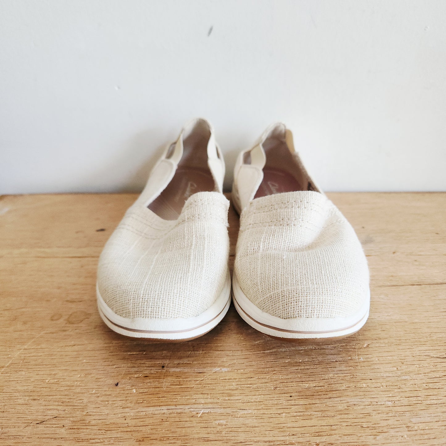 Clarks Cloudsteppers Slip On Shoes with Sparkle - size 6