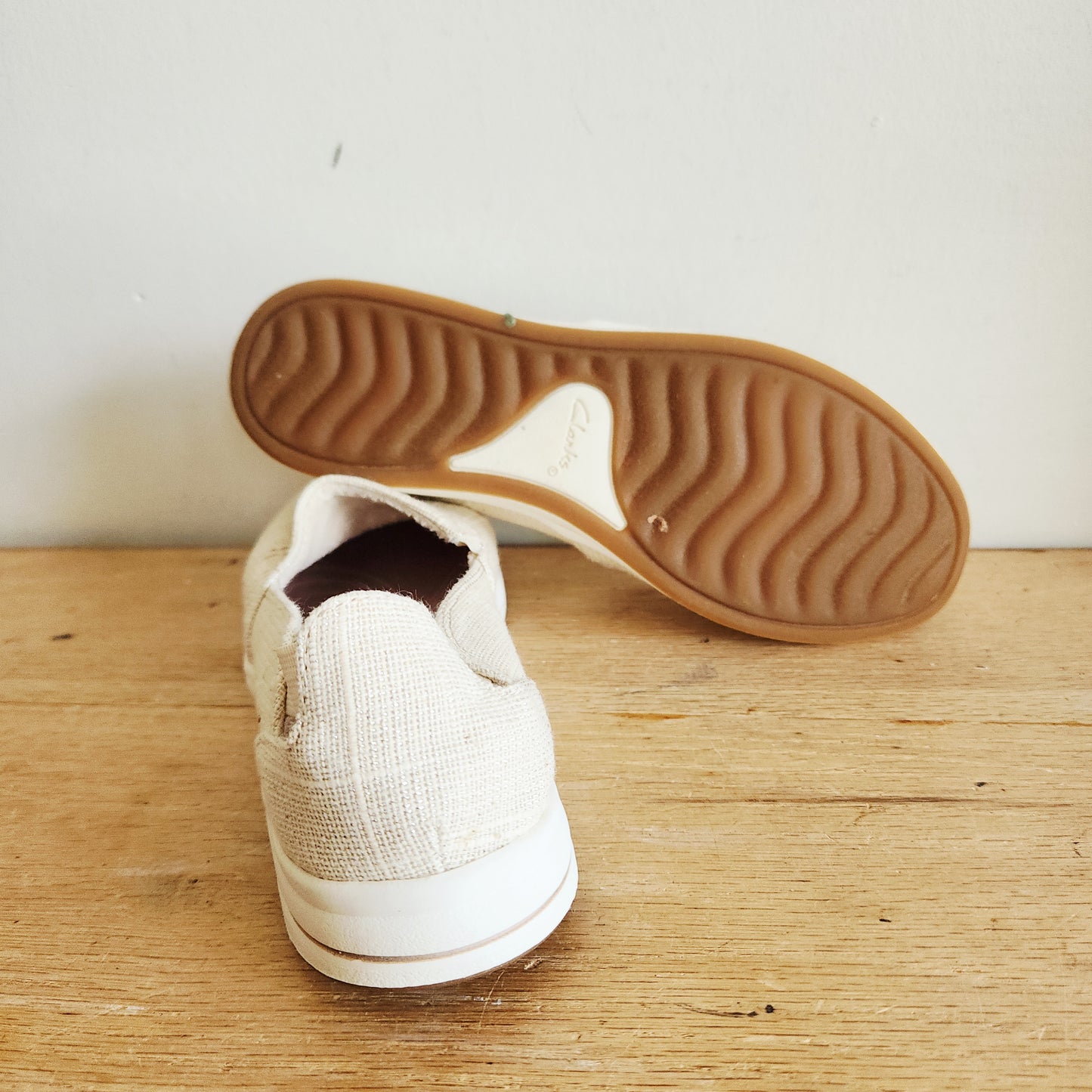 Clarks Cloudsteppers Slip On Shoes with Sparkle - size 6