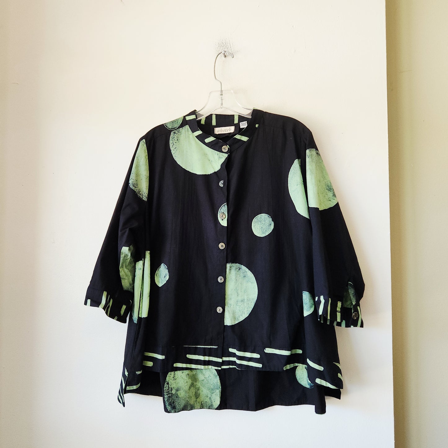 Adverb Swing Hem Top with Pockets - L