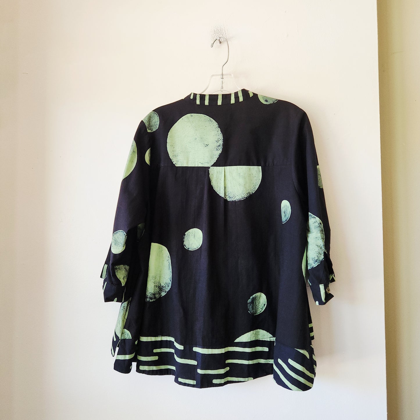 Adverb Swing Hem Top with Pockets - L