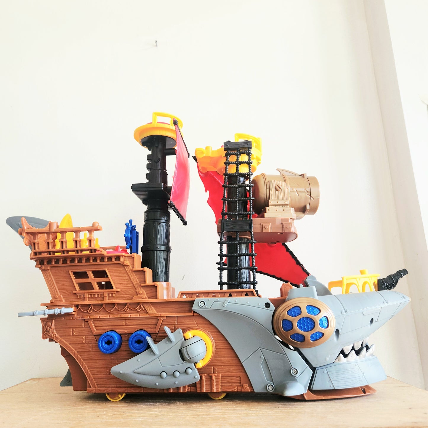 Fisher -Price Imaginext Shark Bite Pirate Ship