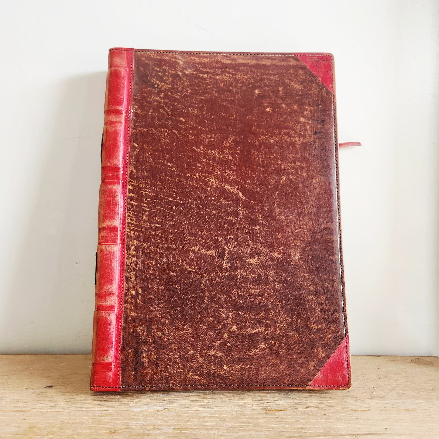 Twelve South Rutledge Bookbook  Laptop Ipad Cover for 9" x 14"