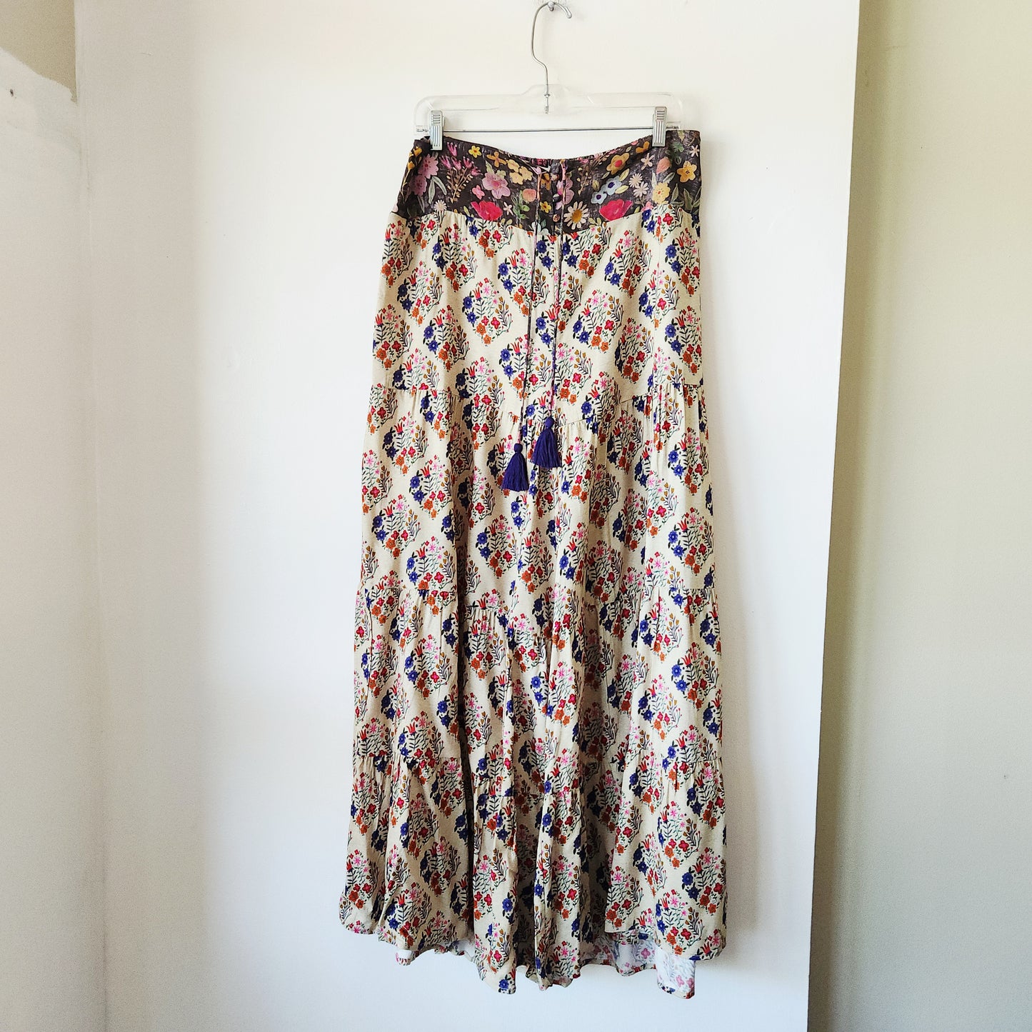 Natural Life Flowy Pants with Tie & Button Detail - L - New