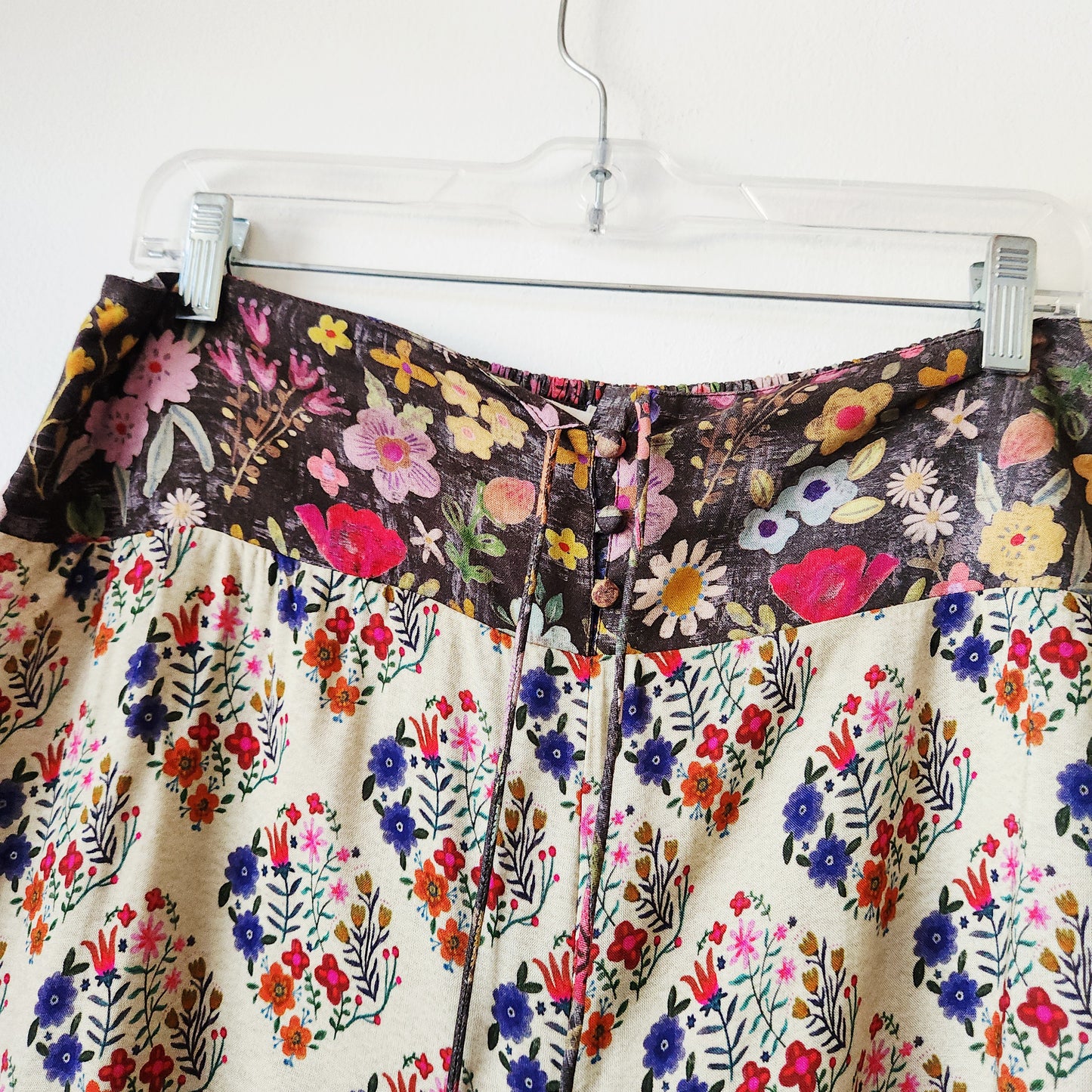 Natural Life Flowy Pants with Tie & Button Detail - L - New