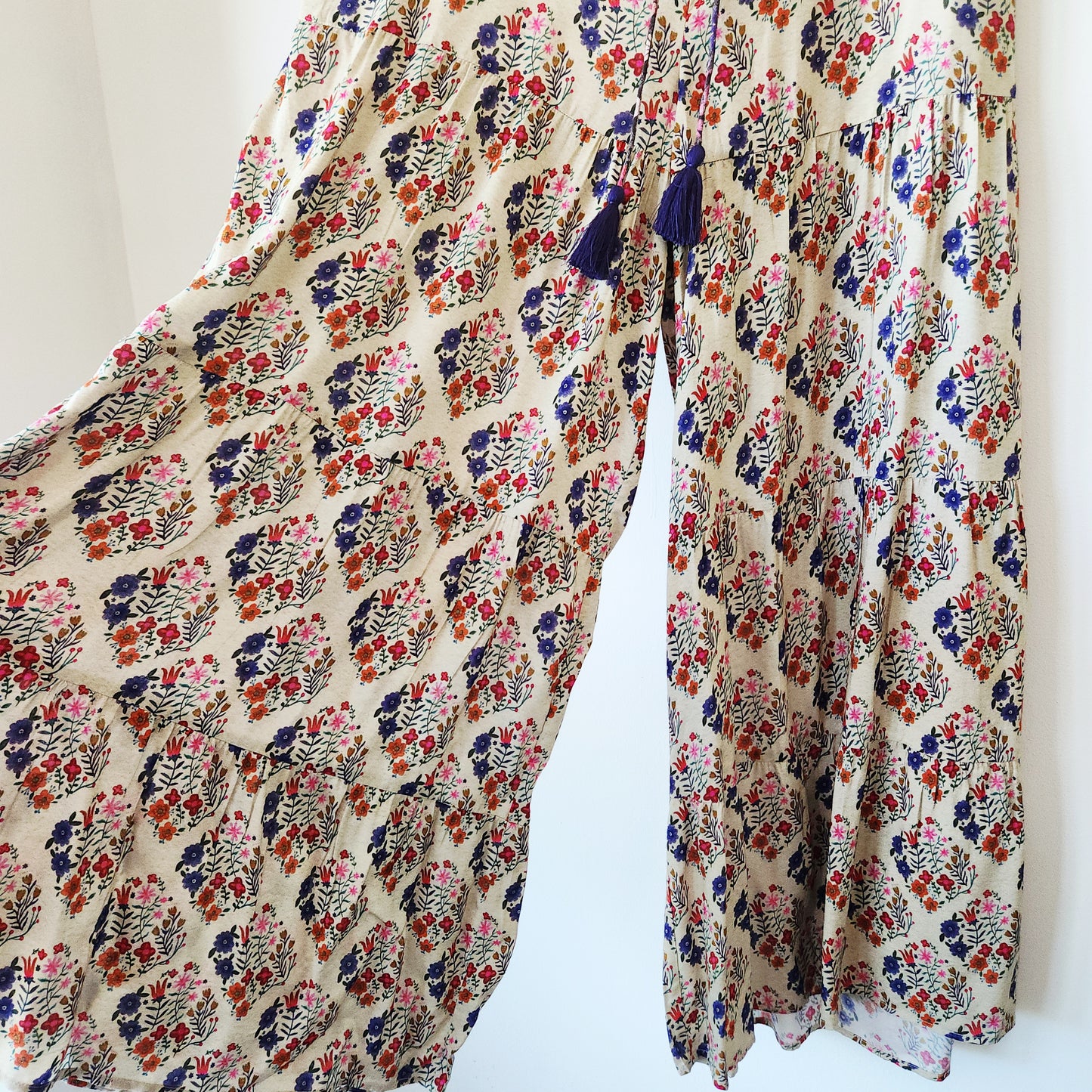 Natural Life Flowy Pants with Tie & Button Detail - L - New