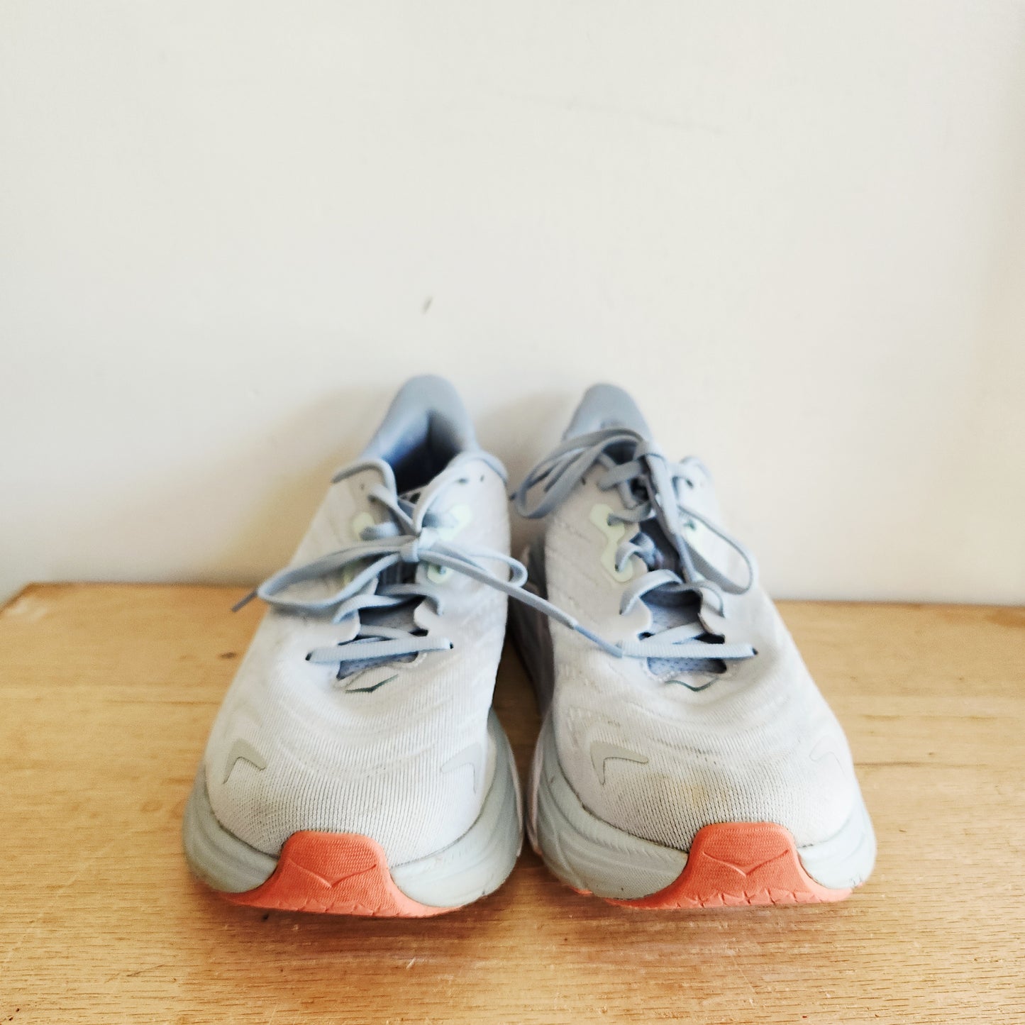 Hoka Arahi 6 Sneakers - size 9.5B