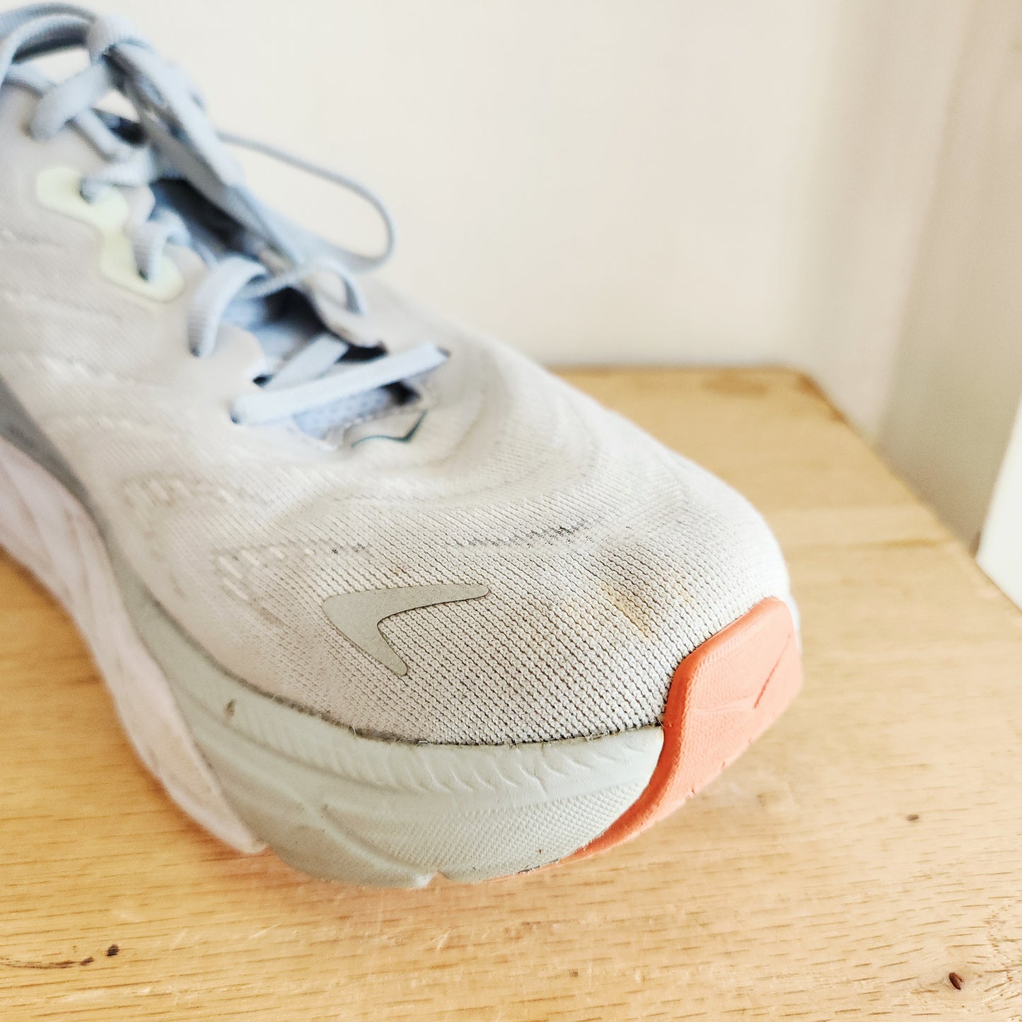 Hoka Arahi 6 Sneakers - size 9.5B