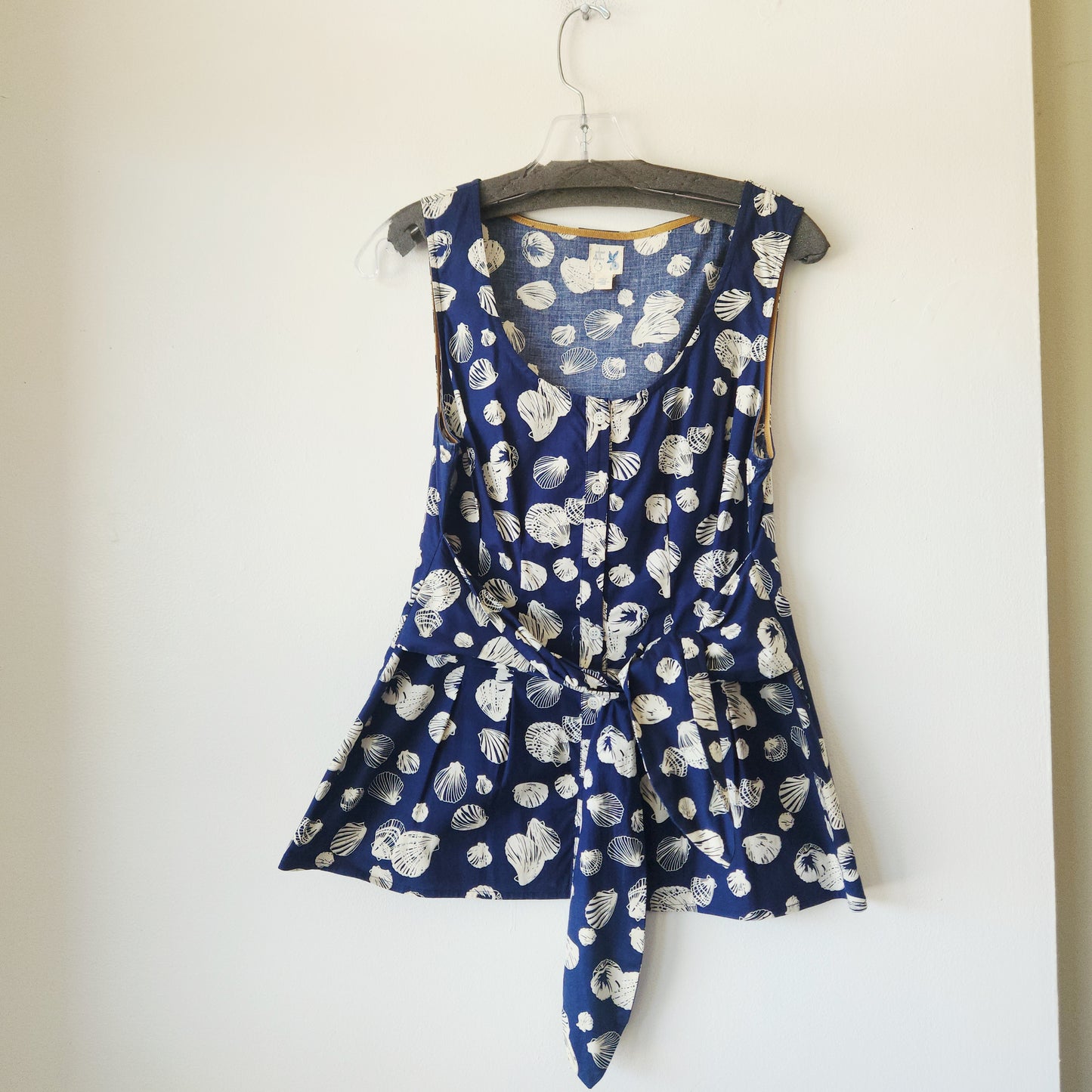 Edmé & Esyllte Seashell Motif Fit & Flare Top with Tie - size 6
