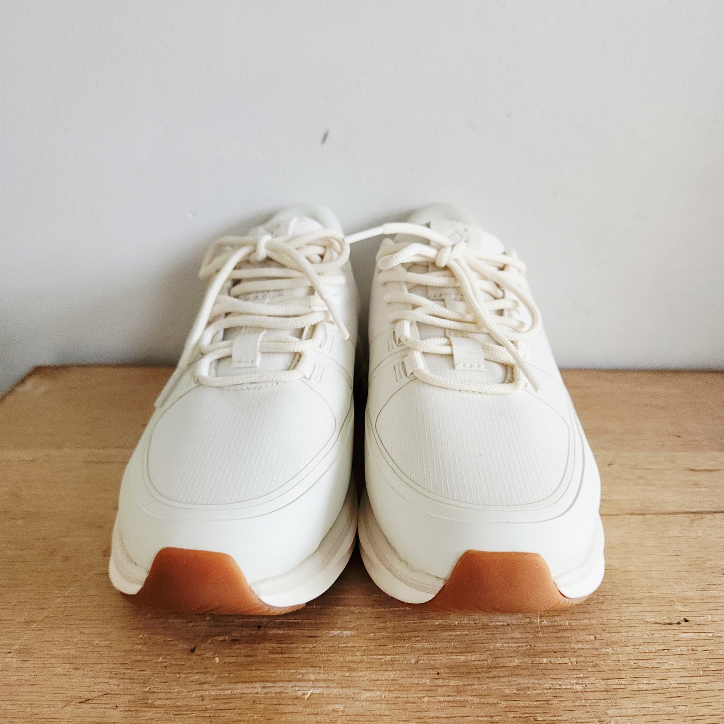 Kizik Hands Free Sneakers - size 7.5/39 Like New