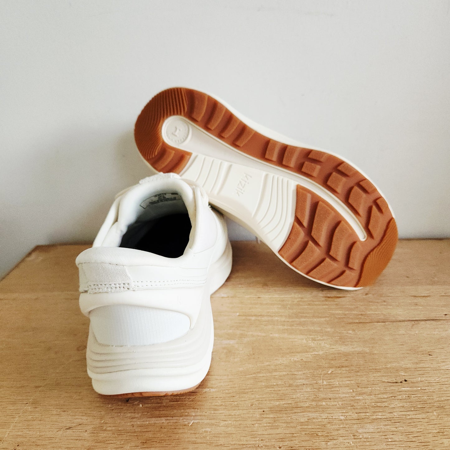 Kizik Hands Free Sneakers - size 7.5/39 Like New