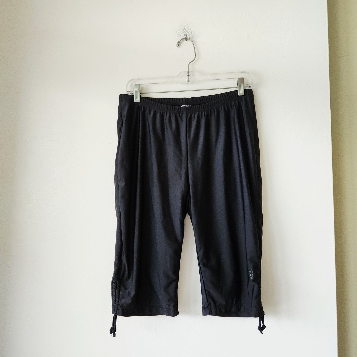 UVSkinz Knee Length Swim Shorts with Drawstring Detail - L