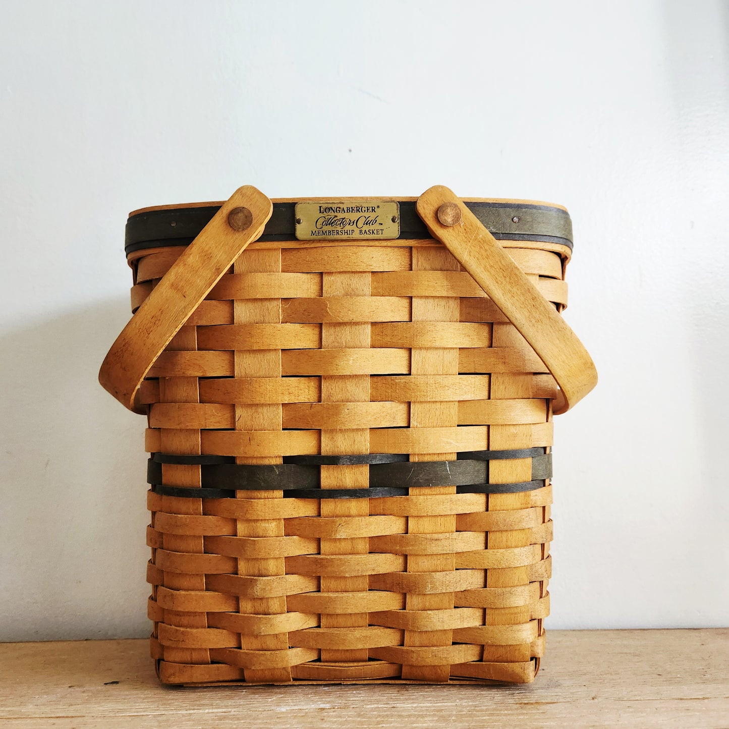 Longaberger 1997 Collectors Club Basket 10"W 12"H