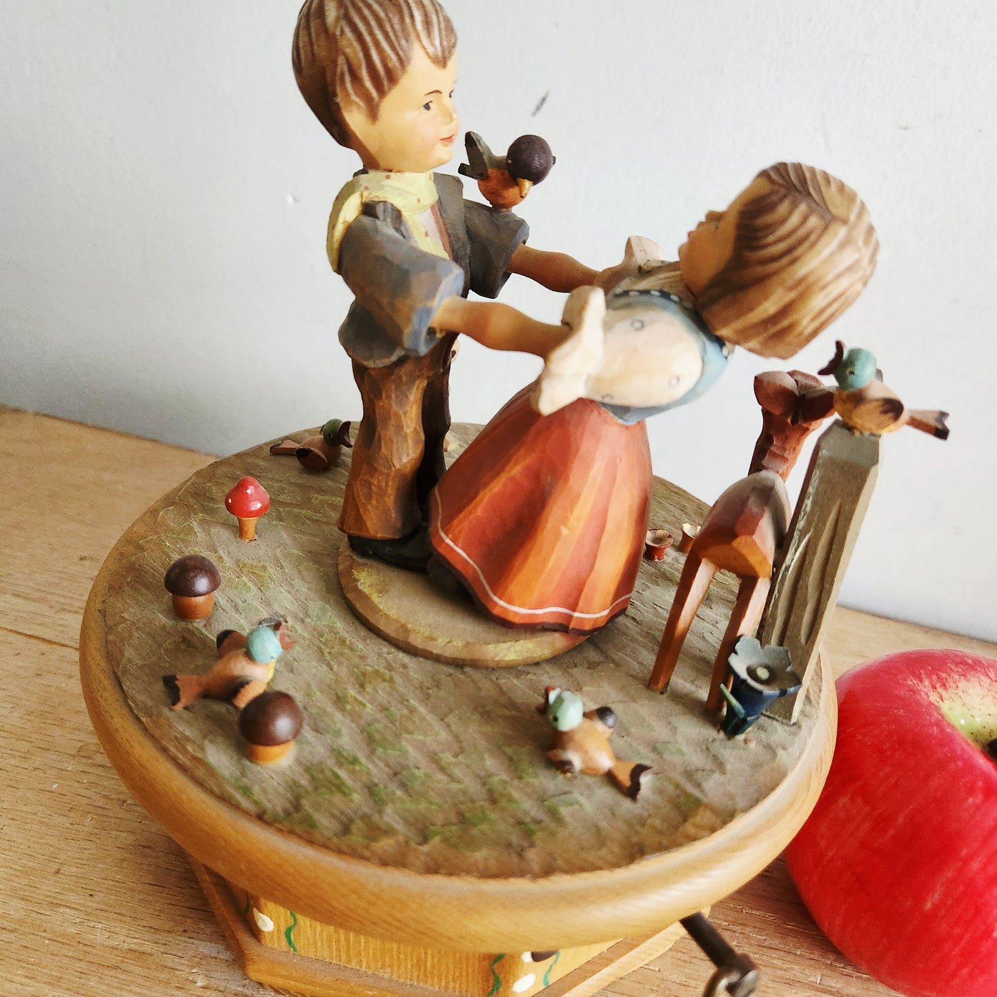 Vintage Thorens Anri Musical Wood Box Dancing People "Shall we dance" 7.5"H Swiss Musical Movement