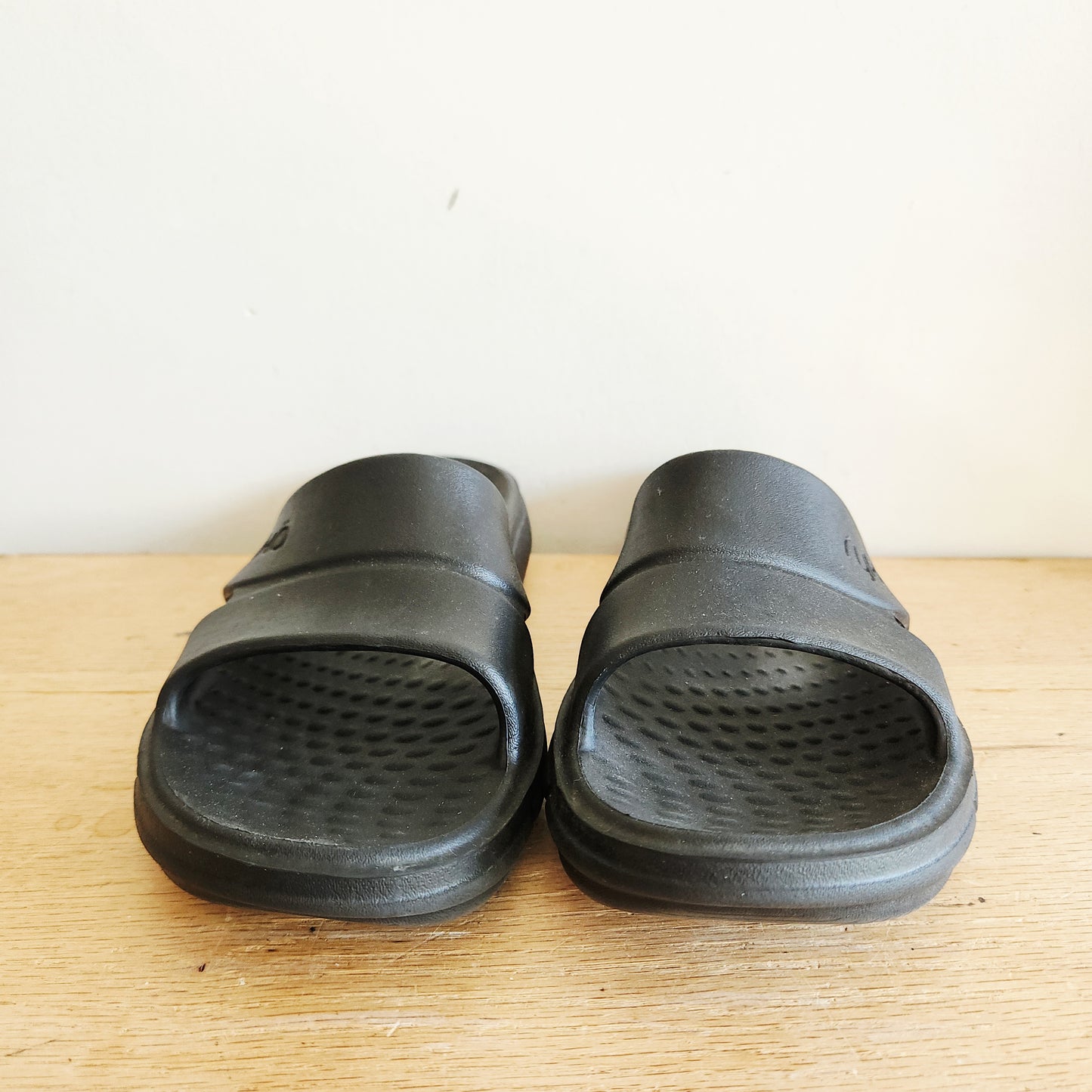 Rykä Re-Zorb Black Cushion Slides - size 10
