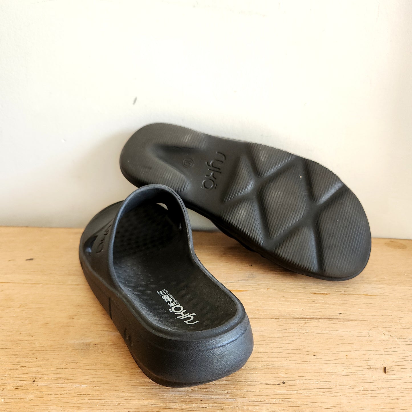 Rykä Re-Zorb Black Cushion Slides - size 10