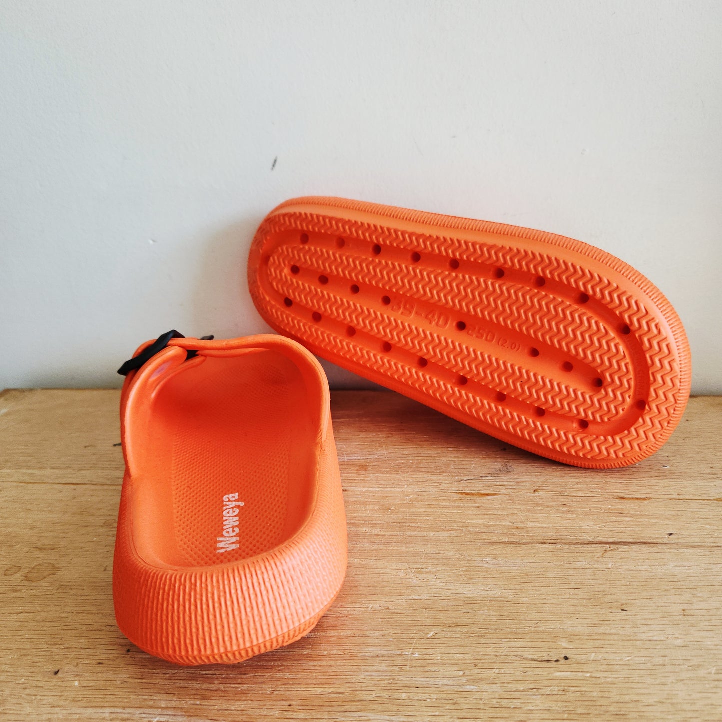 Weweya Bright Orange Cloud Slides - size 39-40