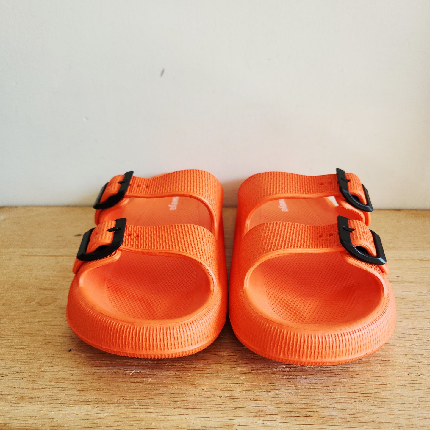 Weweya Bright Orange Cloud Slides - size 40-41