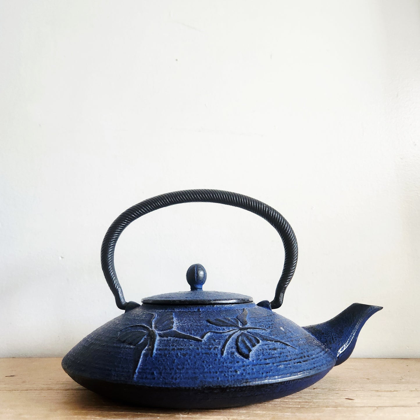 Japanese Tetsubin Blue Cast Iron Dragonfly Teapot and Diffuser NEW