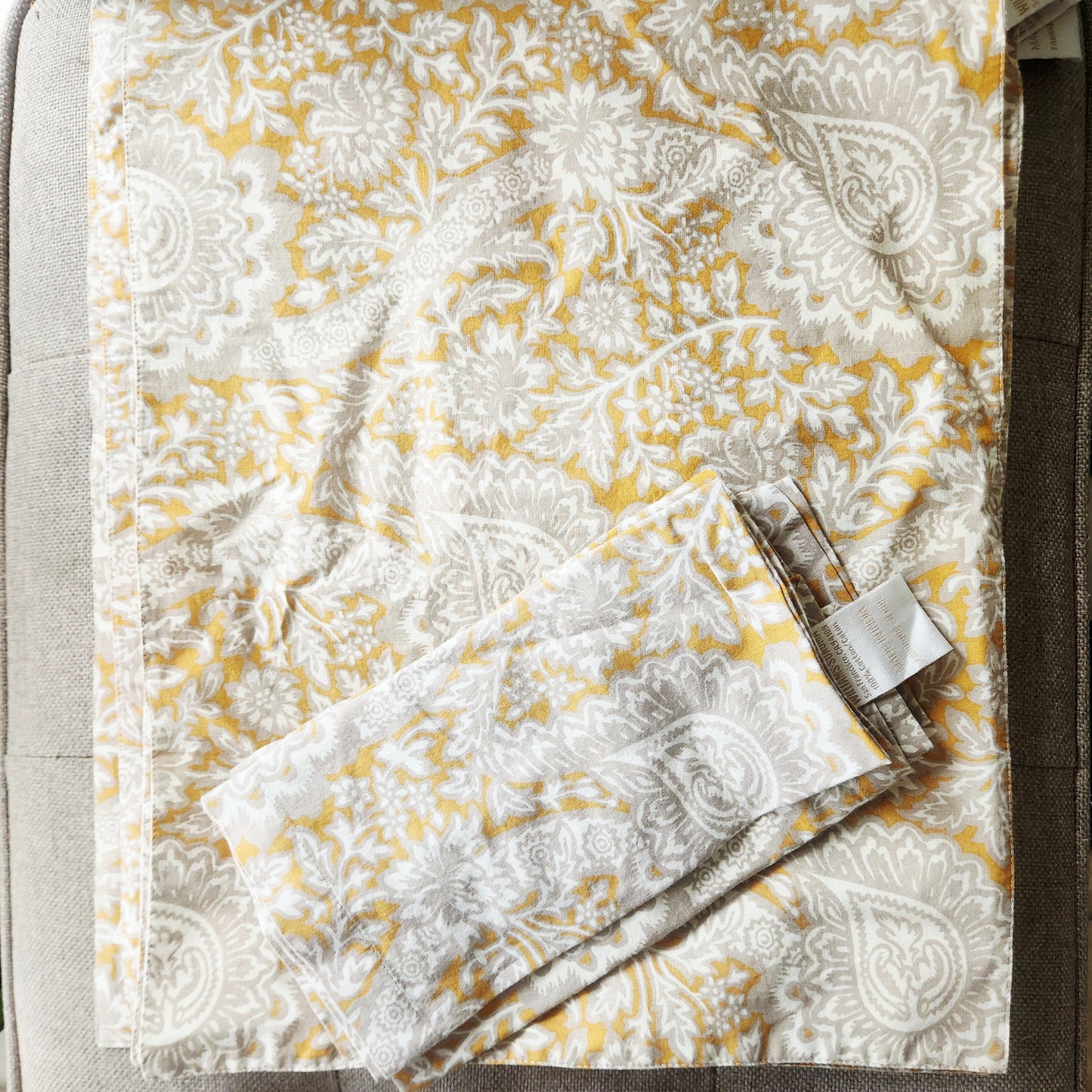 Williams Sonoma Placemats and Napkins Set of 6