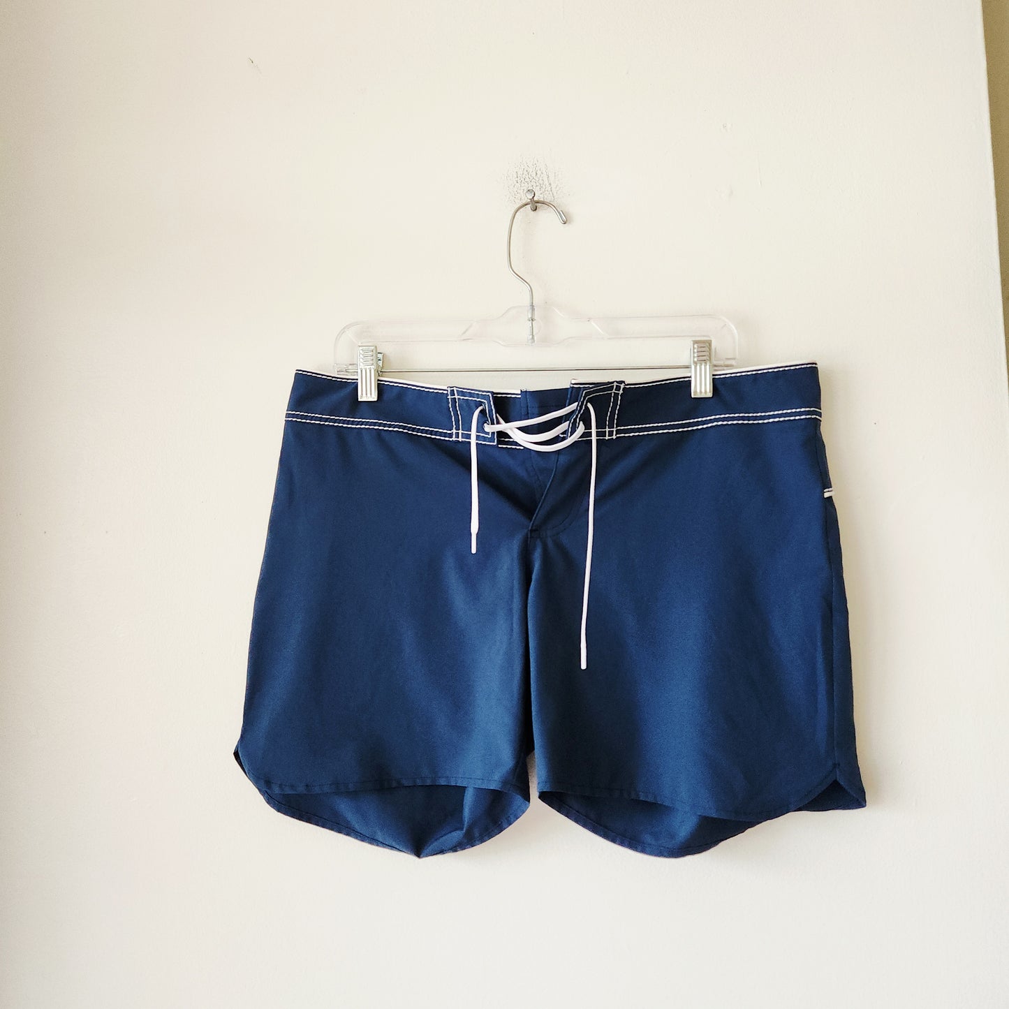 Carve Designs Board Shorts - size 8