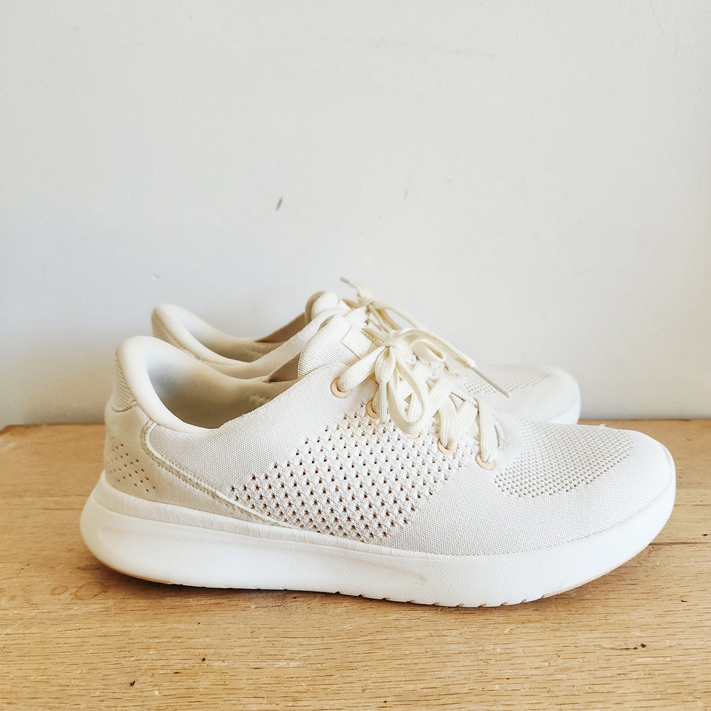 Kizik Hands Free Sneakers - size Men's 6.5 Wide/Women's 8 Wide