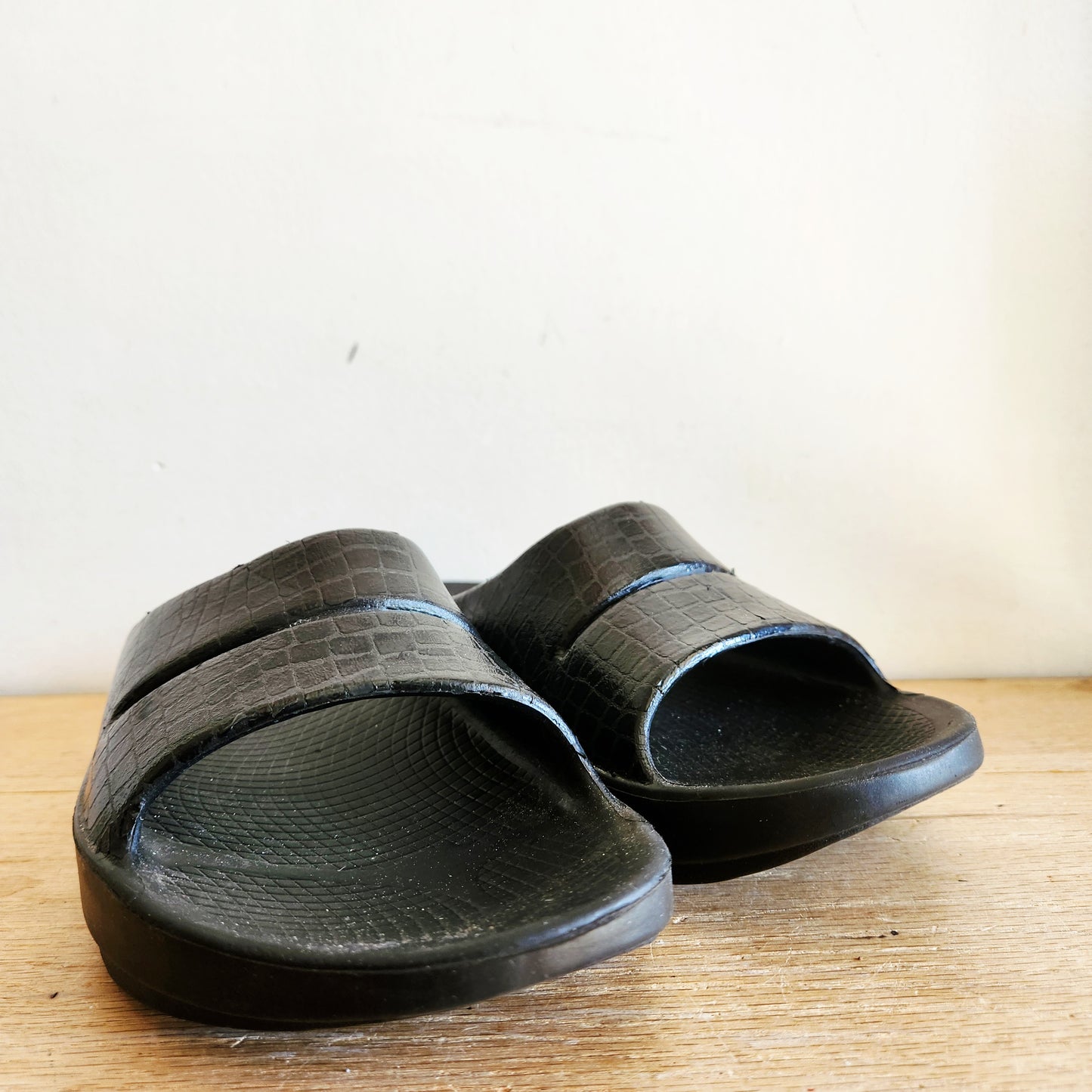 Oofos Open Toe Slip On Slides Foam Womens 10