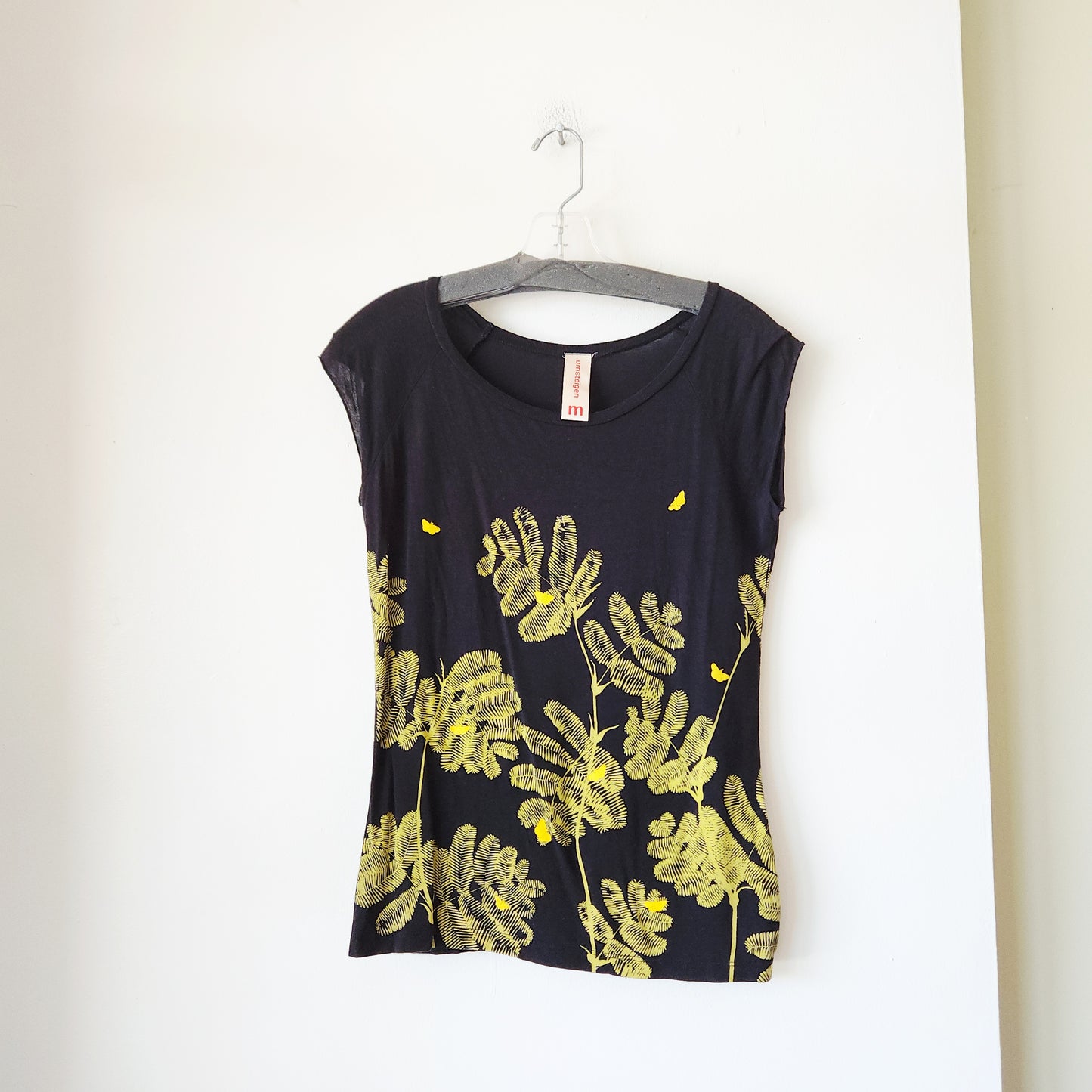 umsteigen Silkscreened Sleeveless Top - M