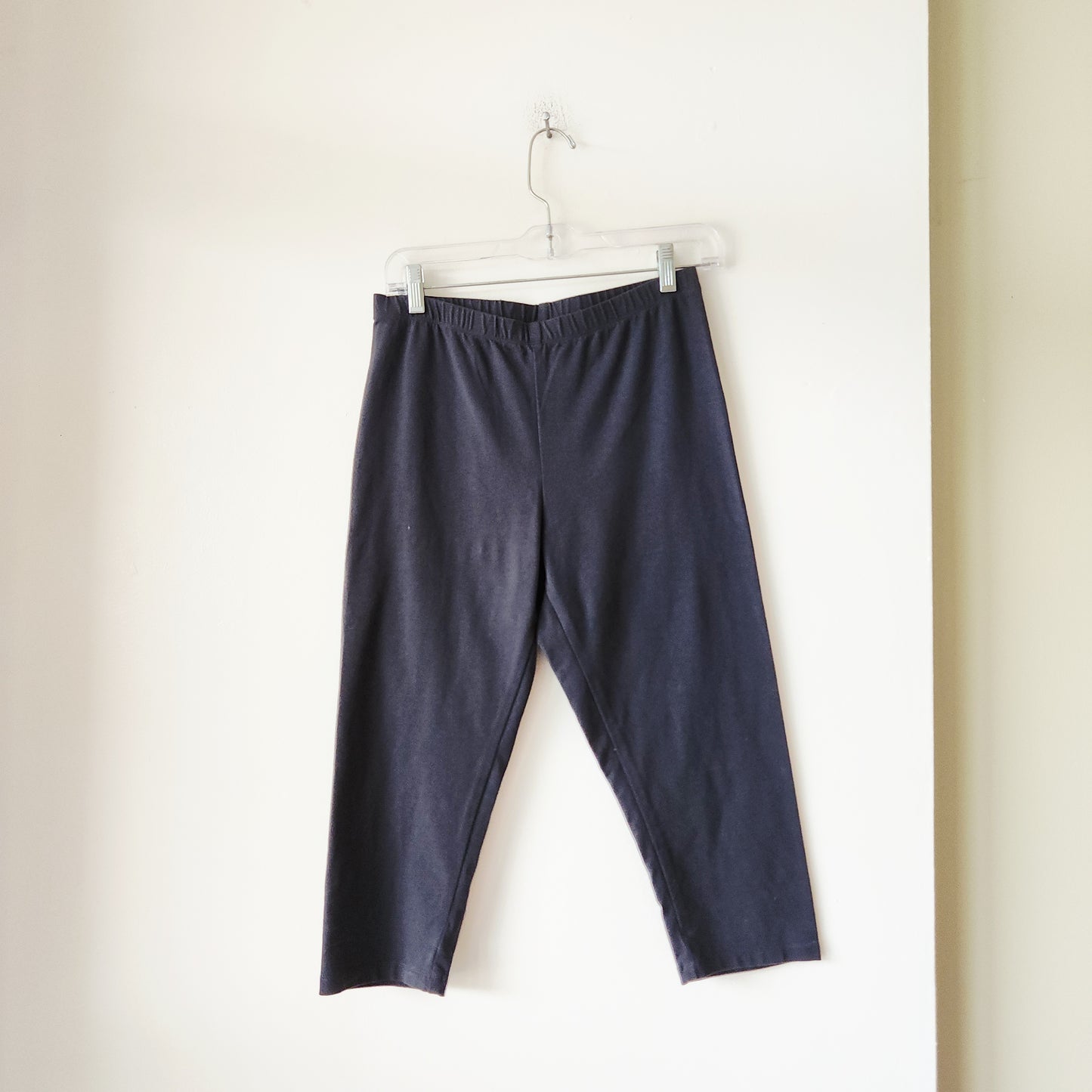 Flax Black Capri Leggings - S