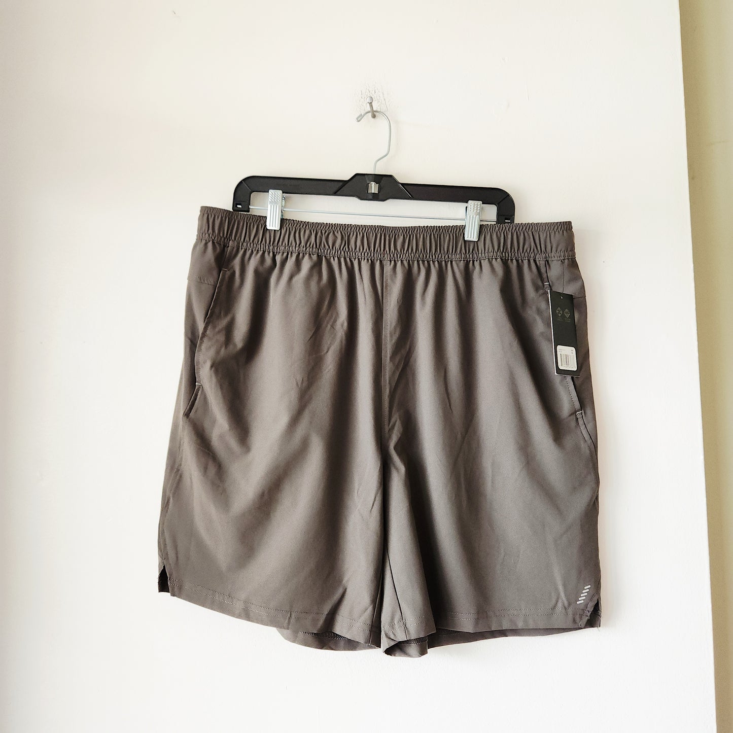 Balance Collection Lightweight Shorts - XL - New